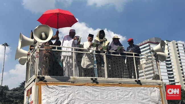 Bekas penasihat KPK, Abdullah Hehamahua menyatakan penangkapan sejumlah tokoh agama dan ketimpangan sosial adalah cermin pemerintahan Jokowi tidak Pancasilais.