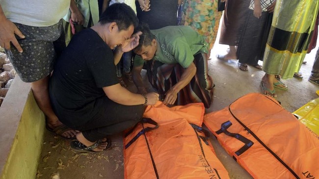 FOTO : Kapal Tenggelam di Sumenep, 17 Tewas