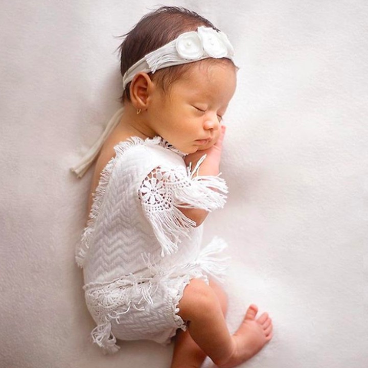 <p>Queen Eljaz Slofa terlihat menggemaskan saat tidur. Siapa yang pingin gendong putri cantik dari pasangan Sony Septian dan Bunda Fairuz Arafiq tersebut? (Foto: Instagram @fairuzarafiq)</p>