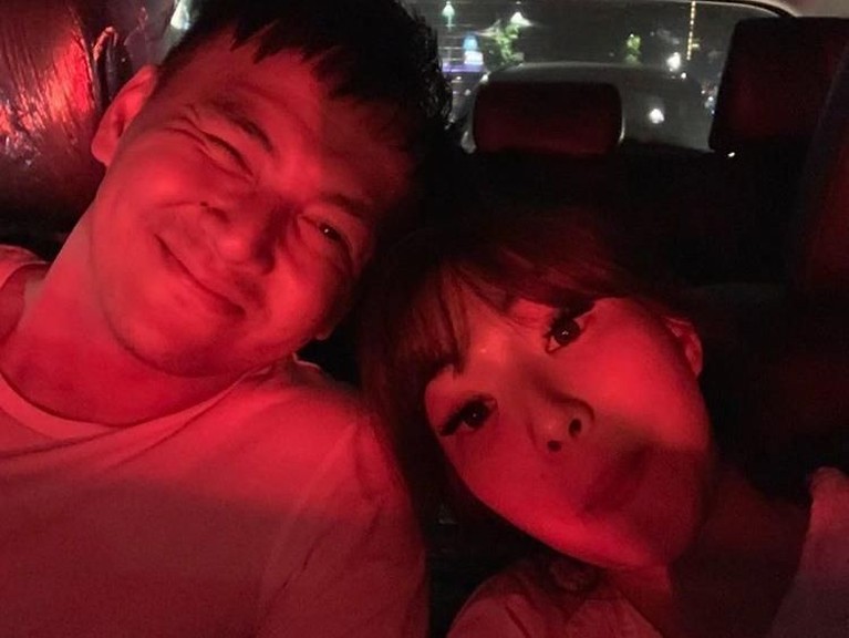 Potret Kemesraan Pasangan Wijin dan Gisel Berikut adalah beberapa potret kemesraan Wijin dan Gisel.