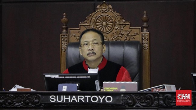 Suhartoyo terpilih menjadi Ketua Mahkamah Konstitusi dan Saldi Isra tetap menjabat sebagai Wakil Ketua MK.