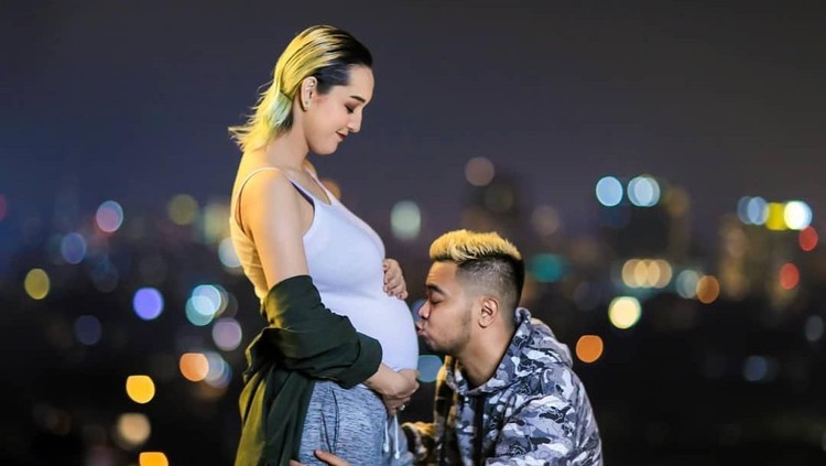 Reza 'SMASH' sangat antusias menyambut bayi berjenis kelamin laki-laki.
