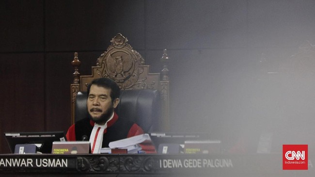 MK menilai perlu ada perbaikan uji materi UU KPK yang baru disahkan DPR karena belum mencantumkan nomor UU dan kerugian konstitusional pemohon.