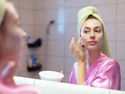 3 Bahan Alami Masker Wajah Bantu Bunda Mencegah Penuaan Dini