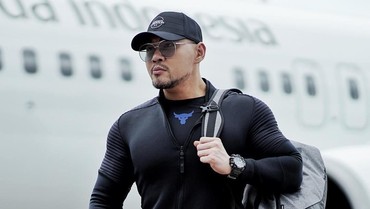 img-title Resmi Mualaf, Deddy Corbuzier Menangis