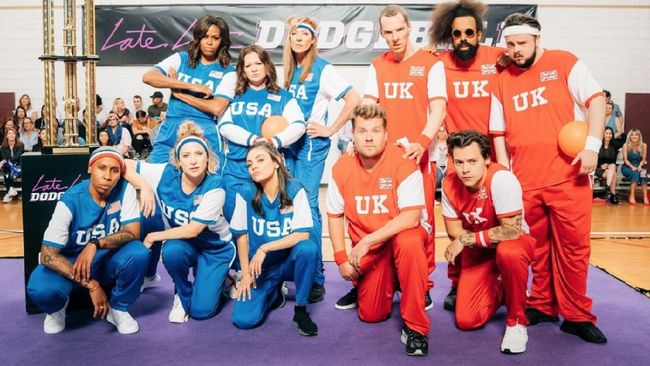 Michelle Obama mengajak sejumlah selebriti perempuan sebagai timnya, USA, melawan James Corden dan selebriti laki-laki di tim UK.