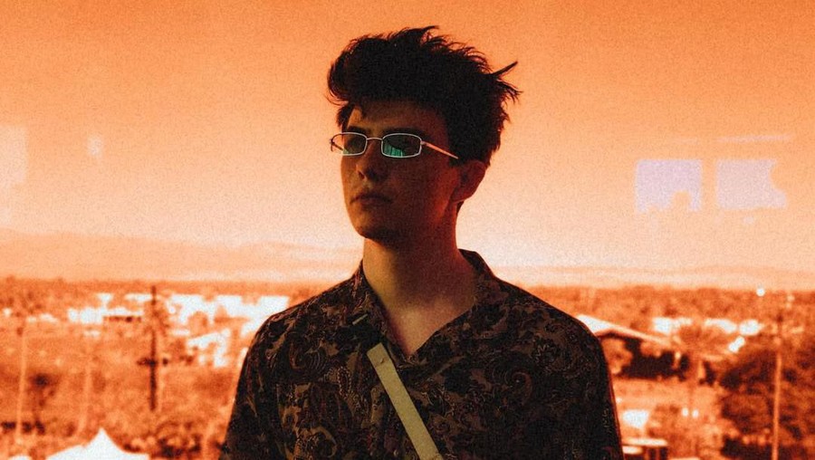 Lirik Lagu We Were Young - Petit Biscuit feat JP Cooper Petit Biscuit kolaborasi dengan JP Cooper mengeluarkan single baru berjudul We Were Young.