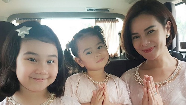 Siapa bilang kalau anak selebritis itu hanya dimanja. Astrid Tiar memilih untuk memberikan hukuman ke anak-anaknya, Bun.