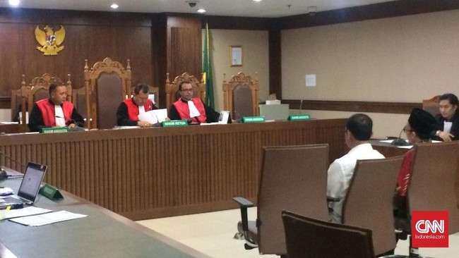 Saat bersaksi di Pengadilan, staf khusus Menag mengaku bertemu Haris Hasanudin dan memberi isyarat soal prediksi pergantian Kakanwil Jatim.