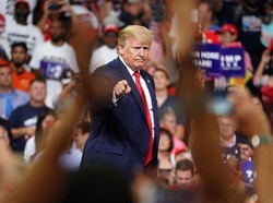 Pendukung Trump Dilarang Menuntut Jika Terinfeksi Corona di Acara Kampanye