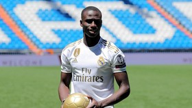 Madrid Sudah Miliki Penerus Roberto Carlos