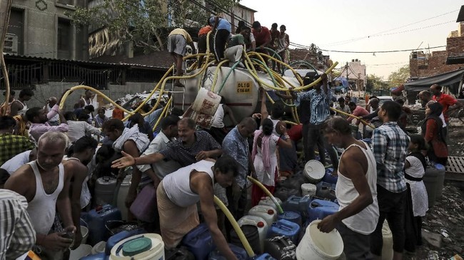 Polisi India menangkap 550 orang di Kota Coimbatore karena unjuk rasa berujung kericuhan terkait kekeringan.