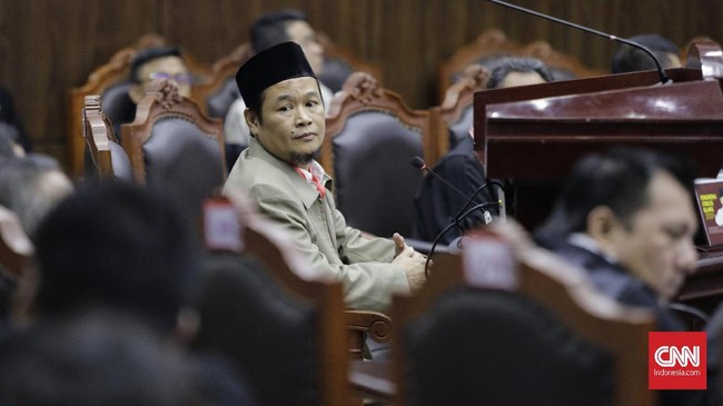 Hakim MK mengingatkan saksi Prabowo-Sandi, Agus Maksum tak menggunakan diksi 'siluman' dan 'manipulatif' soal DPT tak wajar.