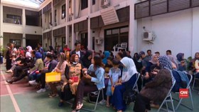 VIDEO: Orang Tua Siswa Keluhkan Zonasi SMP di Surabaya