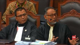 VIDEO: Foto Alat Bukti, Tim Kuasa Hukum KPU Langgar Kode Etik