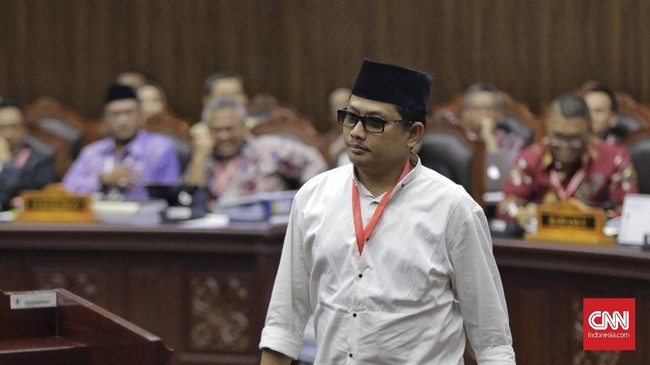 Saksi kubu 02 di MK Rahmadsyah Sitompul mangkir dari sidang kasus hoaks demi berangkat ke Jakarta dengan alasan menemani orang tua berobat.