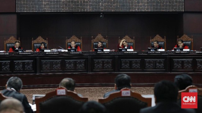 Dalam sidang putusan MK, gugatan tim hukum Prabowo mengenai posisi Ma'ruf sebagai cawapres karena masih menjabat di bank BUMN, dinilai tidak relevan.