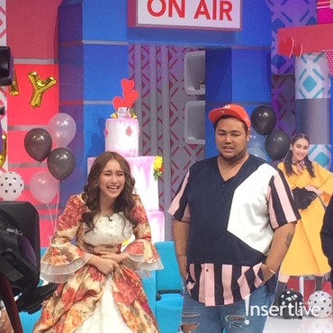 Kado Istimewa Ivan Gunawan untuk Ayu Ting Ting