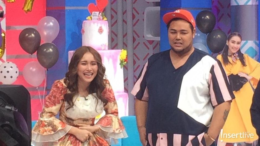 Kado Istimewa Ivan Gunawan untuk Ayu Ting Ting Ulang tahun ke-27, Ayu Ting Ting dapat kado istimewa dari Ivan Gunawan.