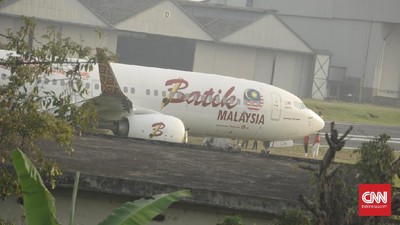 Malindo Air Tergelincir, Bandara Husein Sastranegara Ditutup