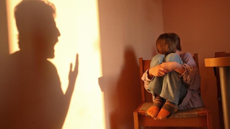 Mendisiplinkan anak jangan sampai kelewat batas, karena bisa-bisa justru jadi kekerasan, Bun.