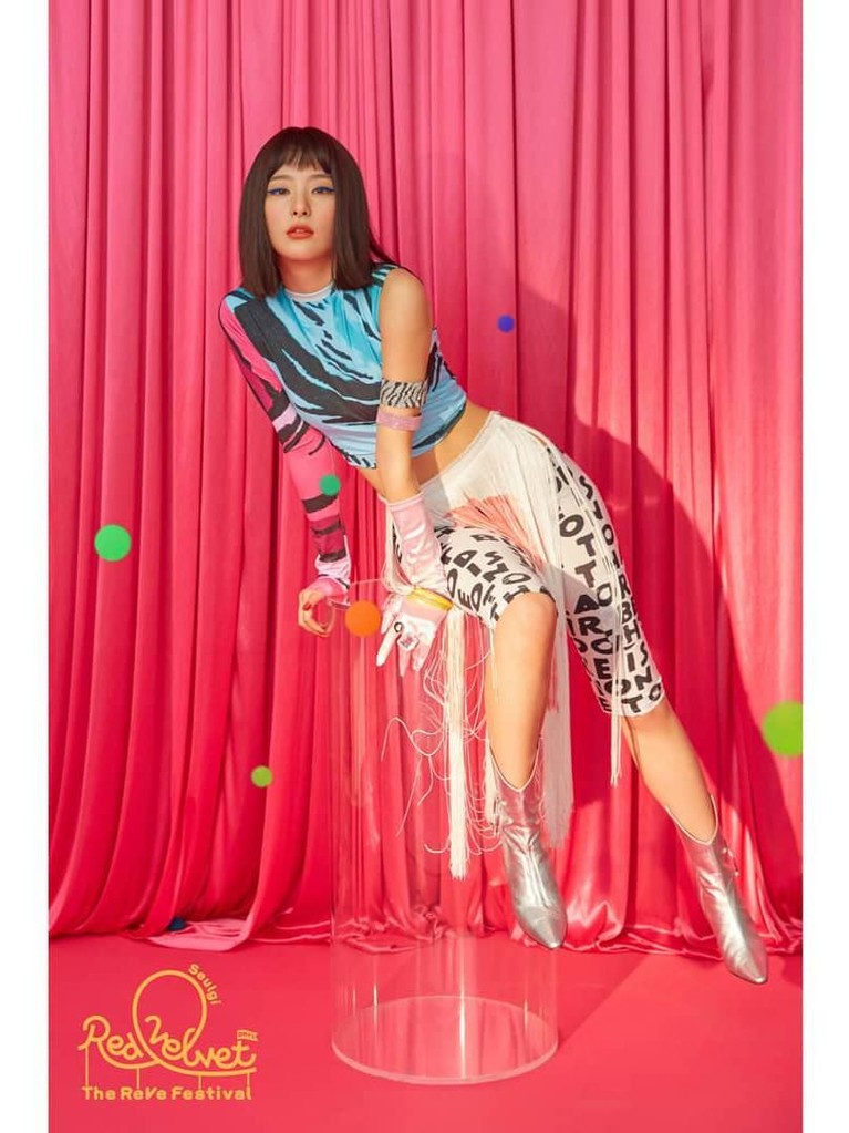 Intip Gaya Baru Member Red Velvet di Video Klip 'Zimzalabim' Intip gaya baru para member Red Velvet di video klip terbaru mereka, Zimzalabim. Seperti apa?