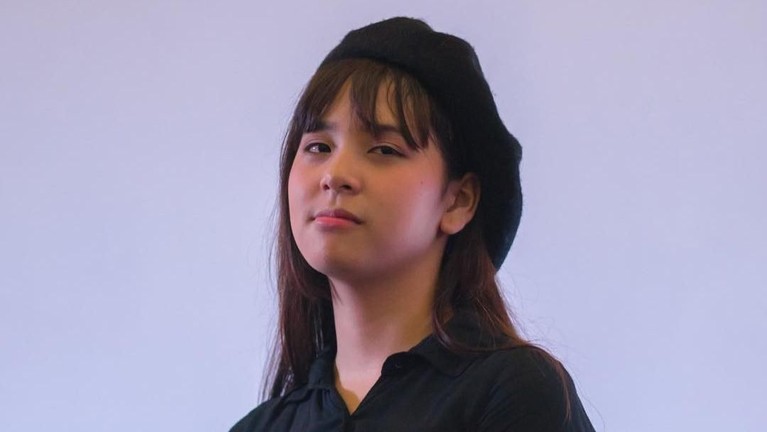 8 Potret Menggemaskan Zee JKT48 Azizi Shafa Asadel adalah anak presenter Fadli Akhmad yang menjadi member JKT48. Berikut ini deretan potret menggemaskan Zee JKT48.