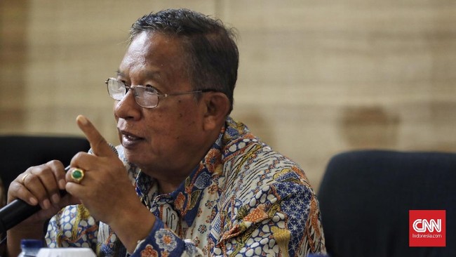 Menko Darmin Nasution menegaskan bunga kredit bank seharusnya turun lebih cepat setelah Bank Indonesia (BI) memangkas suku bunga acuan BI-7DRRR.