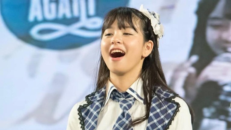 8 Potret Menggemaskan Zee JKT48 Azizi Shafa Asadel adalah anak presenter Fadli Akhmad yang menjadi member JKT48. Berikut ini deretan potret menggemaskan Zee JKT48.