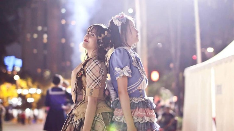 6 Potret Kebersamaan Zara & Kyla JKT48 bak Sepasang Anak Kembar Memiliki perbedaan usia yang tak jauh, tak heran jika Zara dan Kyla JKT48 sering disebut seperti anak kembar. Kira-kira semirip apa ya mereka?