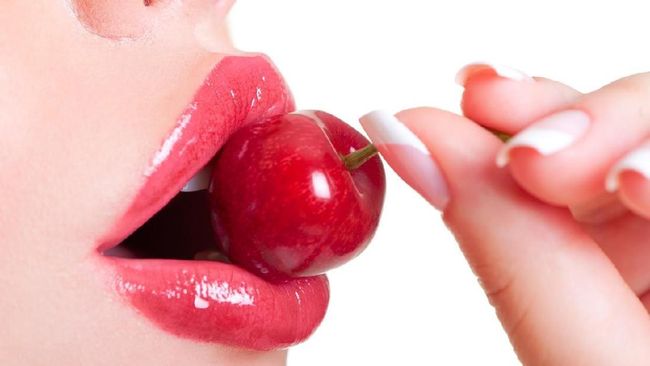 Setelah mendambakan punya kelopak mata ganda, wanita Korea selatan kini tergila-gila dengan bibir penuh dan ranum yang disebut sebagai bibir ceri (cherry lips).