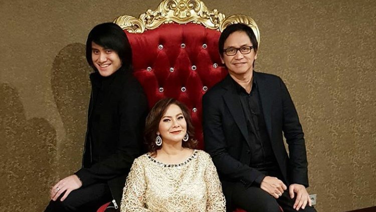 Kevin Aprilio mengaku sempat dalam keadaan terpuruk. Lalu, sang ayah, Addie MS lah yang memberi nasihat untuk membangkitkan semangatnya.