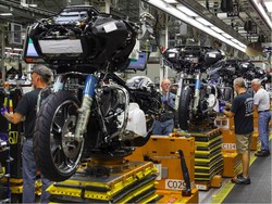 Harley-Davidson Pecat Ratusan Buruh Pabriknya