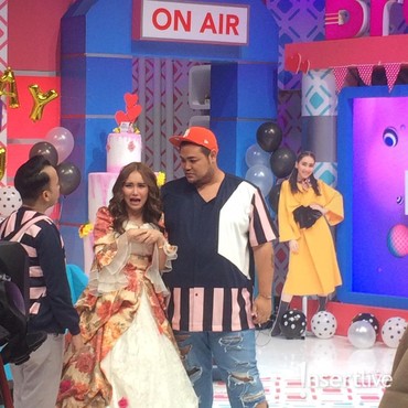 Puji Ivan Gunawan, Ayu Ting Ting: Semua Baju Saya yang Buat Igun
