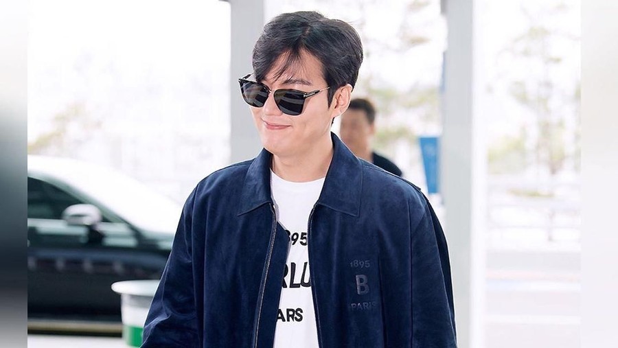 Lee Min Ho diketahui tengah berada di Bali. Aktor tampan itu tiba dan langsung disambut histeris para penggemar.