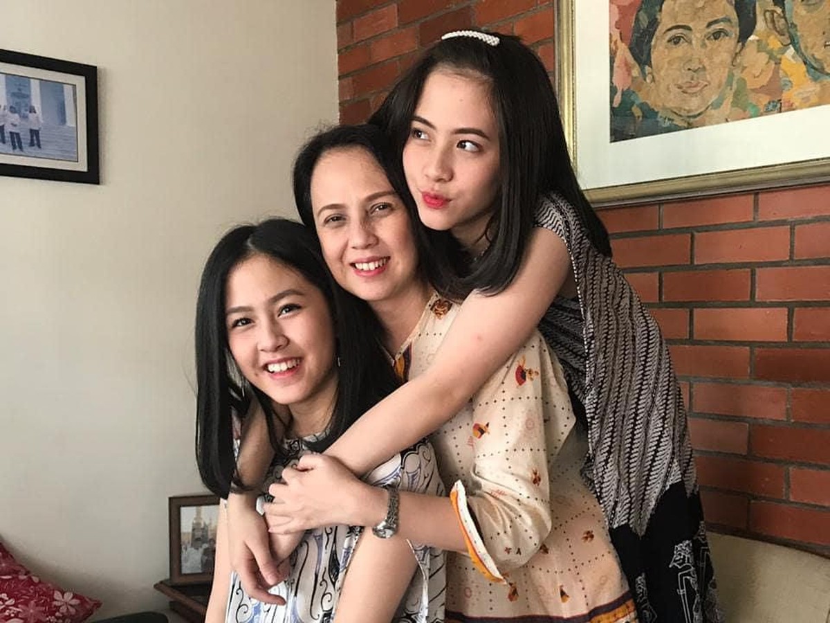 Memiliki perbedaan usia yang tak jauh&comma; tak heran jika Zara dan Kyla JKT48 sering disebut seperti anak kembar&period; Kira-kira semirip apa ya mereka&quest;