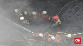 Pabrik Gudang Limbah Plastik di Kalideres Terbakar