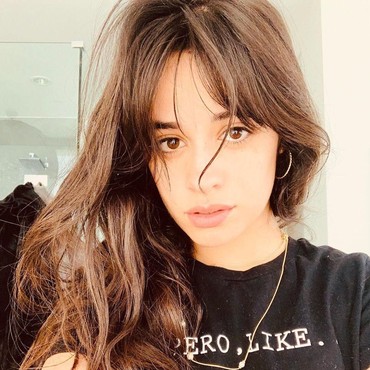 7 Pesona Camila Cabello, Teman Duet Shawn Mendes