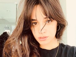 7 Pesona Camila Cabello, Teman Duet Shawn Mendes