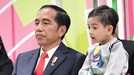Meski sibuk dengan pekerjaan sebagai Presiden&comma; Jokowi sempatkan waktunya untuk bermain bersama Jan Ethes&period; Berikut Insertlive sajikan potret kebersamaan mereka&period;