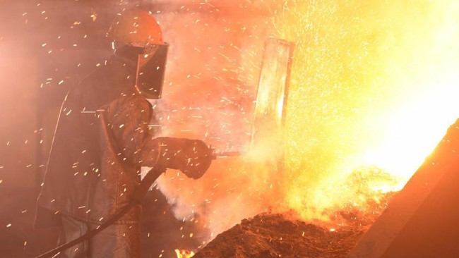 Kementerian ESDM memangkas proyeksi jumlah pembangunan smelter menjadi 52 smelter pada 2022.