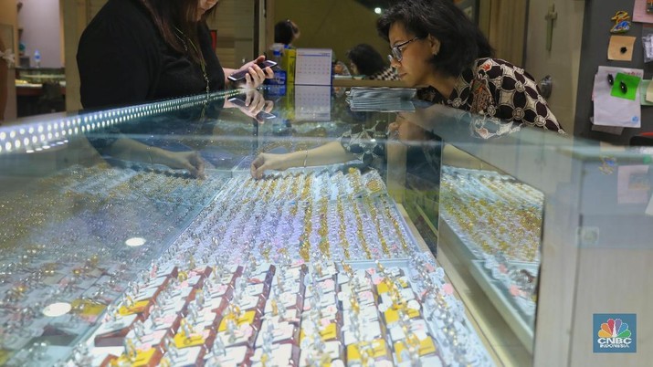 Toko Emas Cikini Gold Center, Cikini, Jakarta Pusat (21/6/2019). (CNBC Indonesia/Andrean Kristianto) Toko Emas Cikini Gold Center, Cikini, Jakarta Pusat (21/6/2019). (CNBC Indonesia/Andrean Kristianto) - PT Rifan Financindo