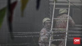 FOTO: Kebakaran Gudang Kembang Api di Pasar Pagi Asemka