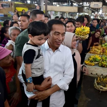 Jan Ethes Dapat Penghargaan Star Student Saat Terima Rapor Sekolah
