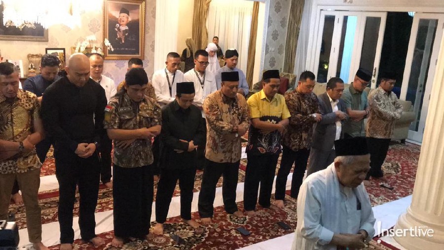 Salat Jumat pertama Deddy Corbuzier.
