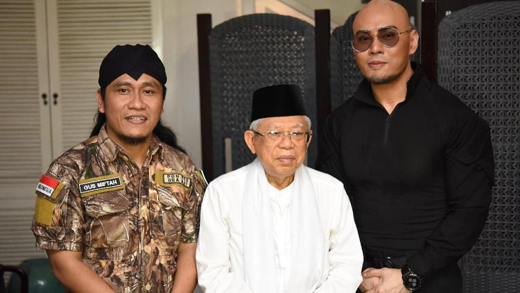 Deddy Corbuzier Deddy Corbuzier bertamu ke kediaman KH Ma'ruf Amin