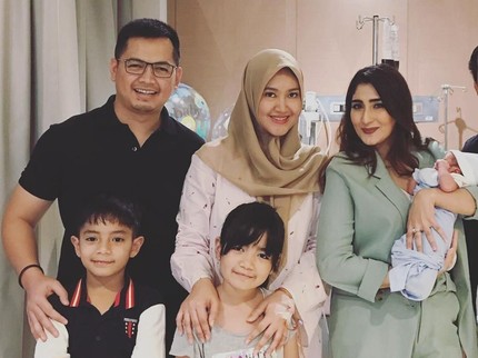 Ademnya Mantan Istri Jenguk Anak Tommy Kurniawan & Lisya Nurrahmi