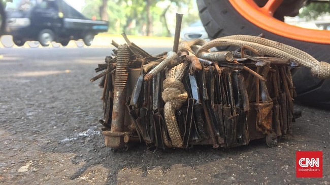 Lokasi ini didapat dari pengalaman relawan tim Sapu Bersih yang sudah mendekati sembilan tahun membersihkan ranjau paku di Jakarta.