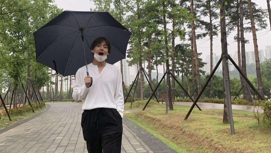 Sekarang, ARMY Bisa Jalan-Jalan dengan V BTS di Taman Ini Salah satu tempat foto V BTS menjadi objek wisata resmi di Busan