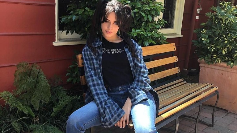 Pesona penyanyi cantik asal Meksiko Camila Cabelo, teman duet Shawn Mendes pada lagu terbarunya. Insertlive sajikan 7 pesona cantik nan elegan Camilla Cabello.